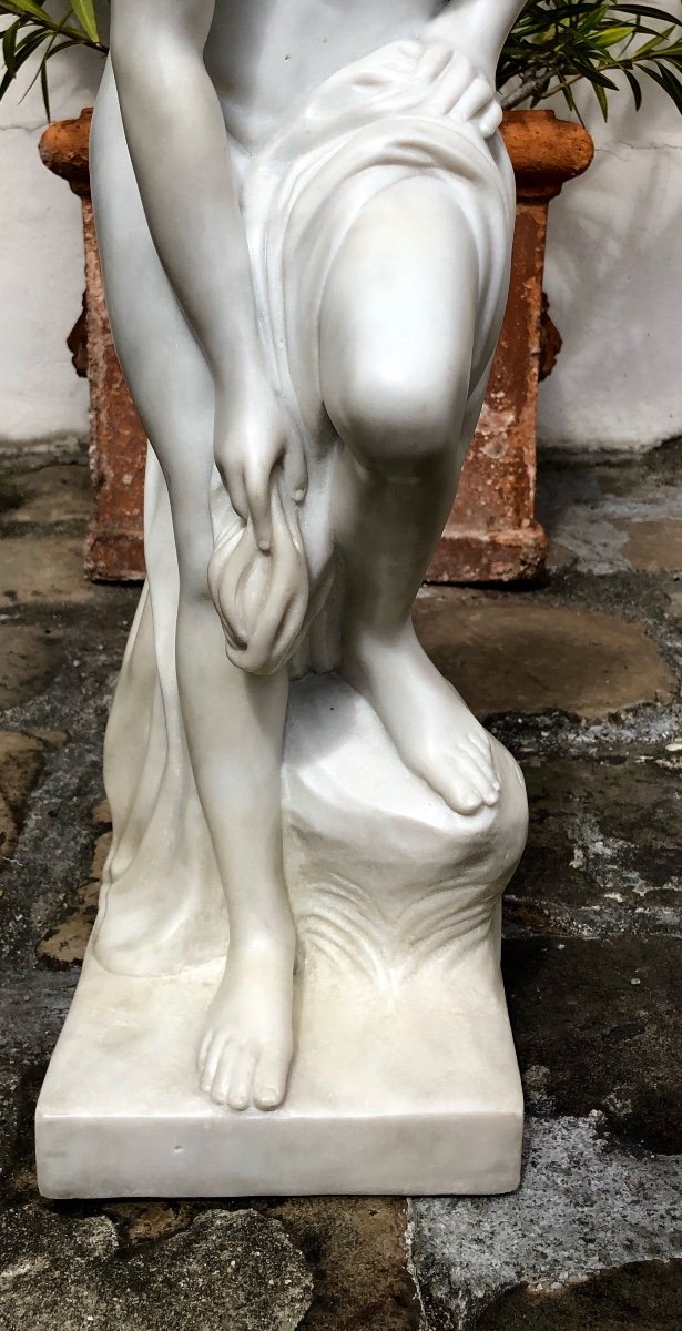 Sculpture En Marbre De Carrare : Vénus Au Bain-photo-3