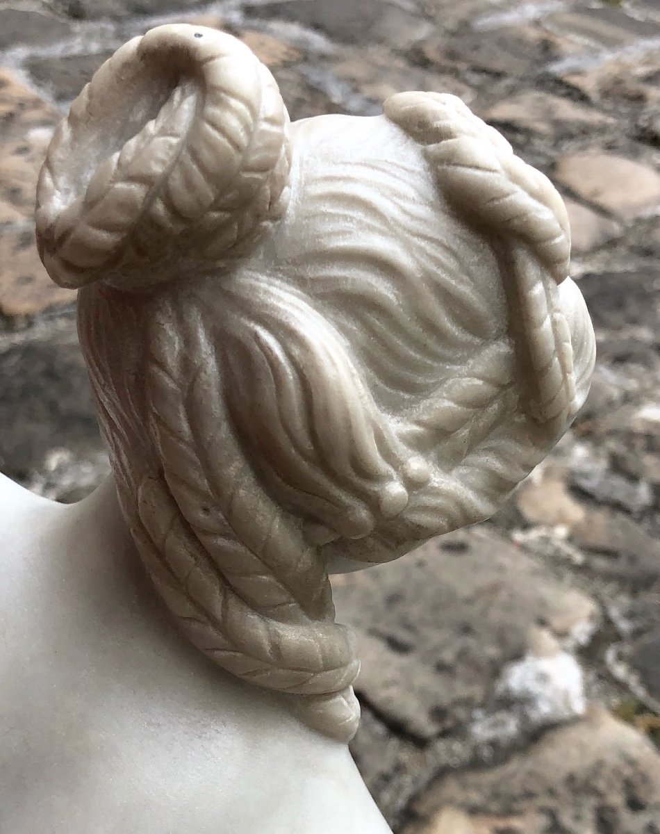 Sculpture En Marbre De Carrare : Vénus Au Bain-photo-1