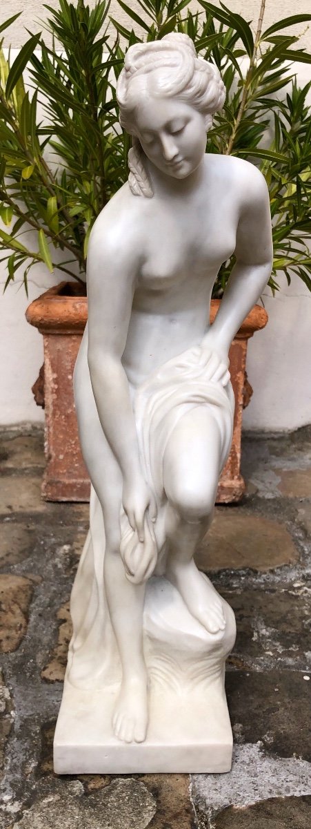 Sculpture En Marbre De Carrare : Vénus Au Bain