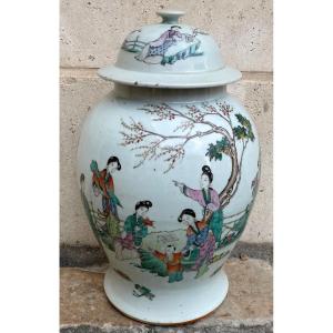 Chinese Covered Potiche In Hard Porcelain