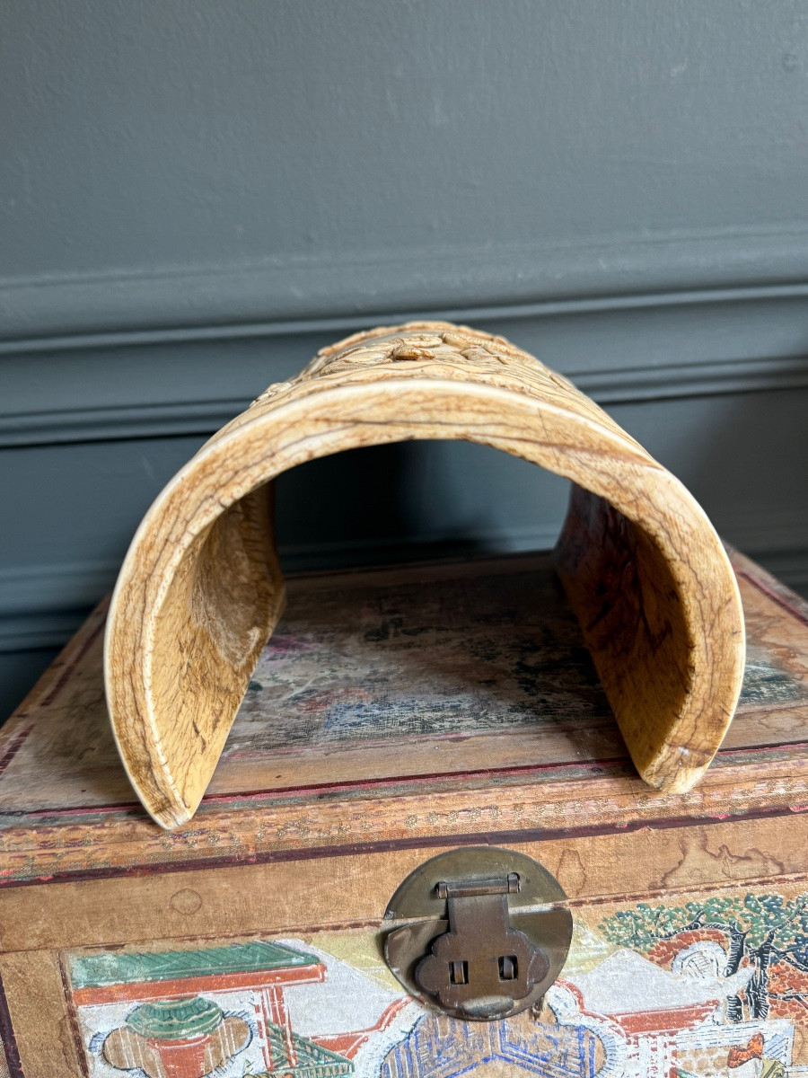 Importante sculpture en Ivoire - Scène de Neo-Medievalisme - Combat de chevaliers -photo-8