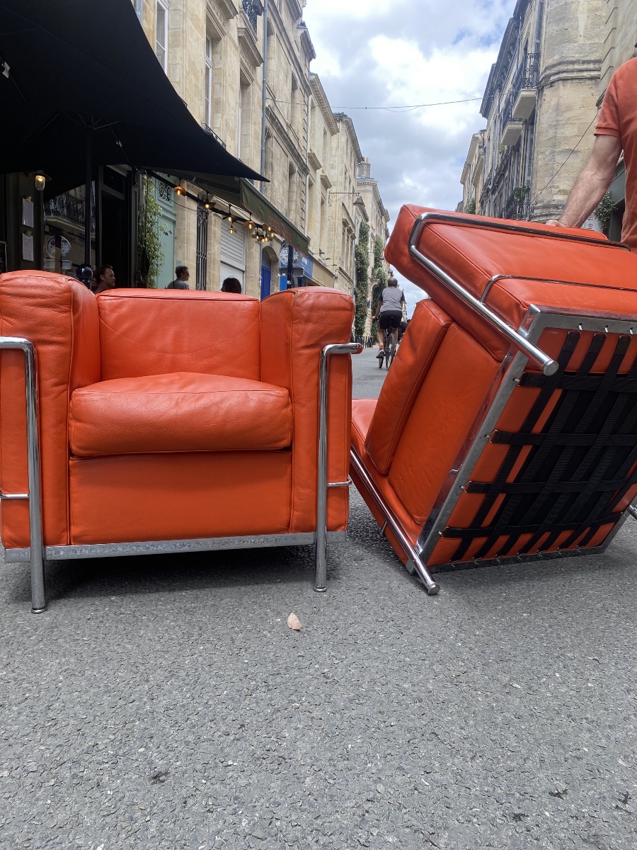  Lc2 Armchairs - Le Corbusier By Cassina -photo-2