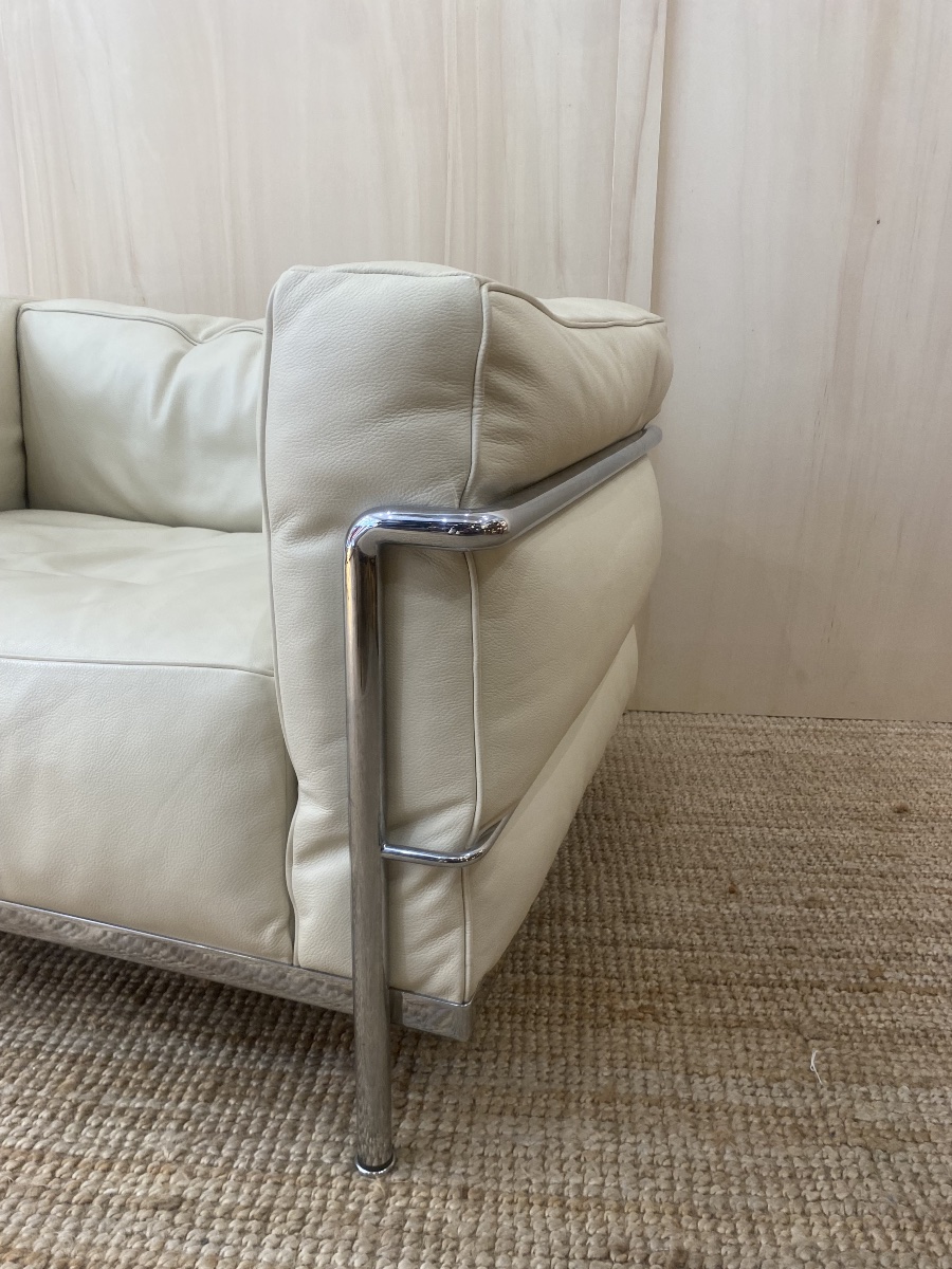 Fauteuil  LC3 , Le Corbusier par Cassina  - Version Luxe en plumes --photo-2