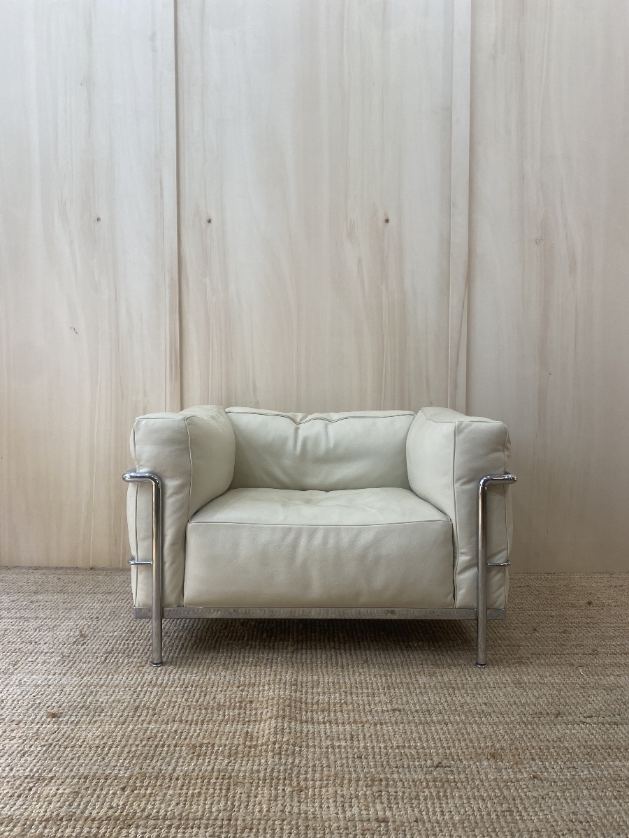 Fauteuil  LC3 , Le Corbusier par Cassina  - Version Luxe en plumes --photo-4