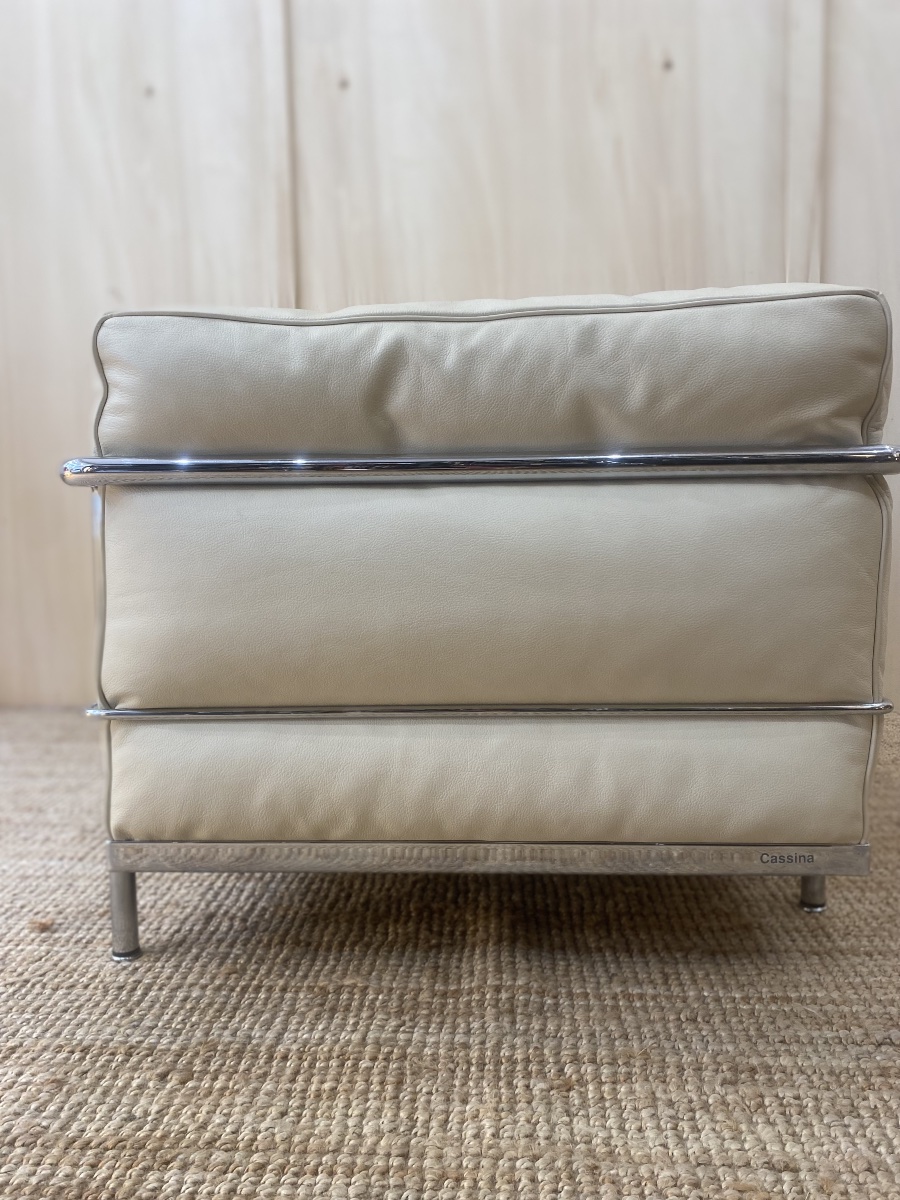 Fauteuil  LC3 , Le Corbusier par Cassina  - Version Luxe en plumes --photo-1