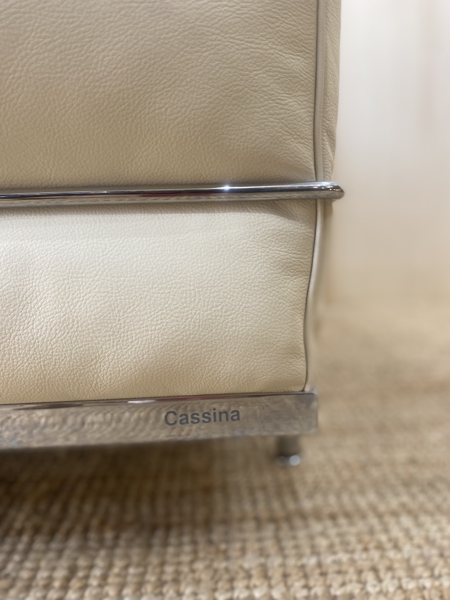 Fauteuil  LC3 , Le Corbusier par Cassina  - Version Luxe en plumes --photo-2
