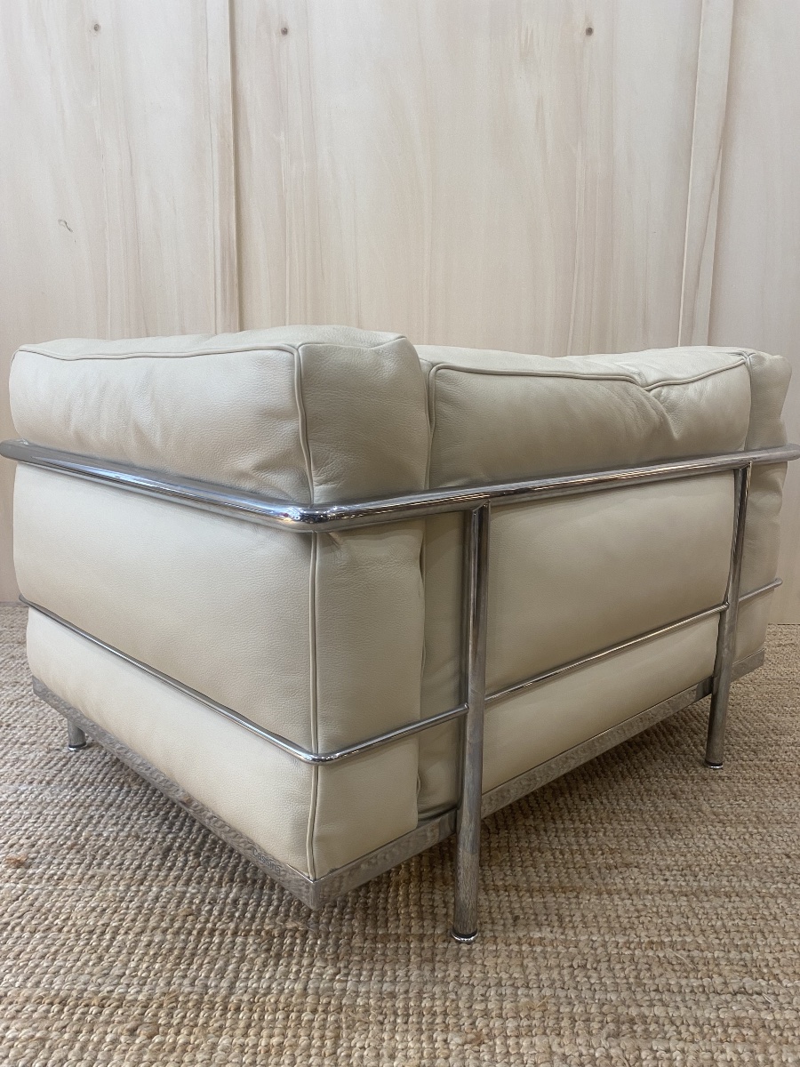 Fauteuil  LC3 , Le Corbusier par Cassina  - Version Luxe en plumes --photo-3