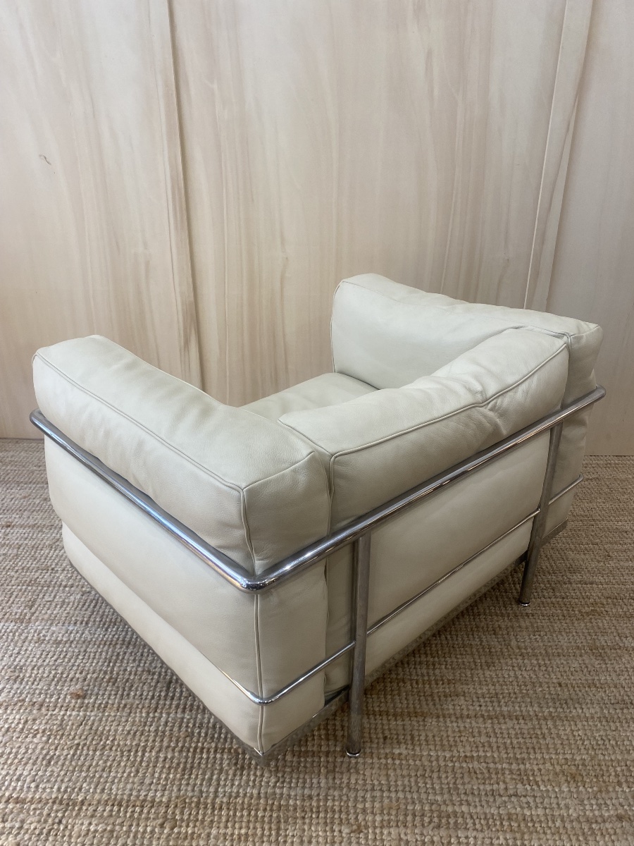 Fauteuil  LC3 , Le Corbusier par Cassina  - Version Luxe en plumes --photo-4