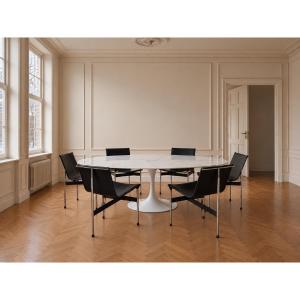 Knoll - Oval Tulip Table In Statuarietto Marble By Eero Saarinen