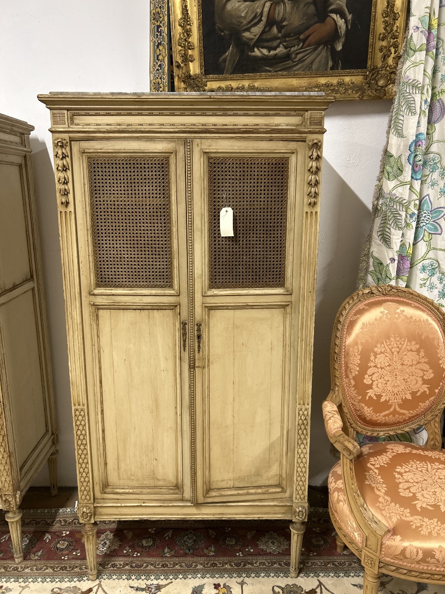 Armoire ancienne de style LXVI