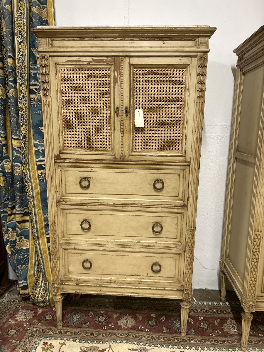 Armoire ancienne de style LXVI-photo-1
