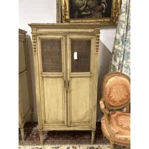 Armoire ancienne de style LXVI