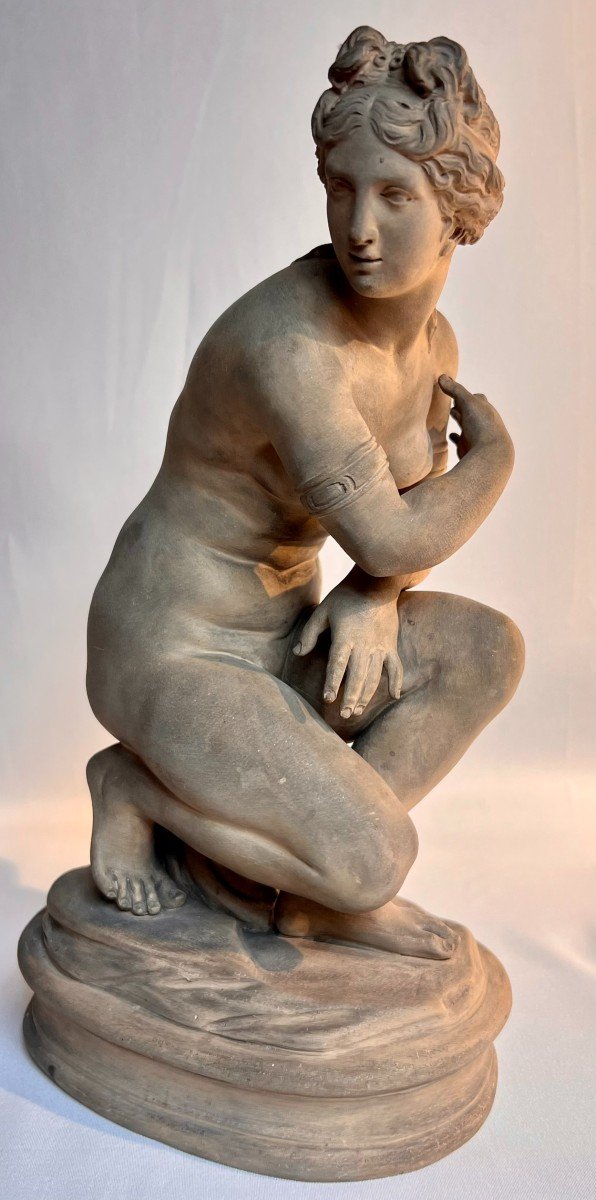 Jeune Femme Nue Assise. Sculpture En Terre Cuite