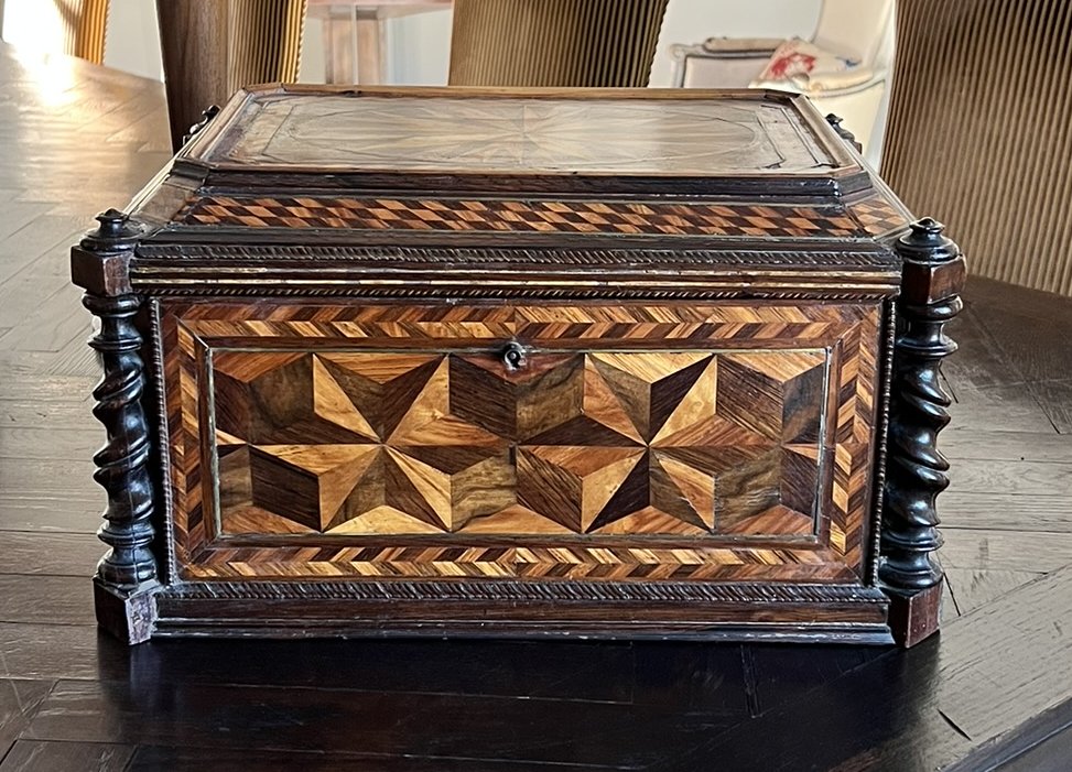 Important coffret en marqueterie de bois précieux,  époque Napoléon III vers 1880