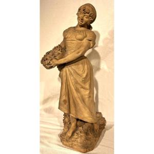 Jeune Femme Au Panier De Fruits Terre Cuite