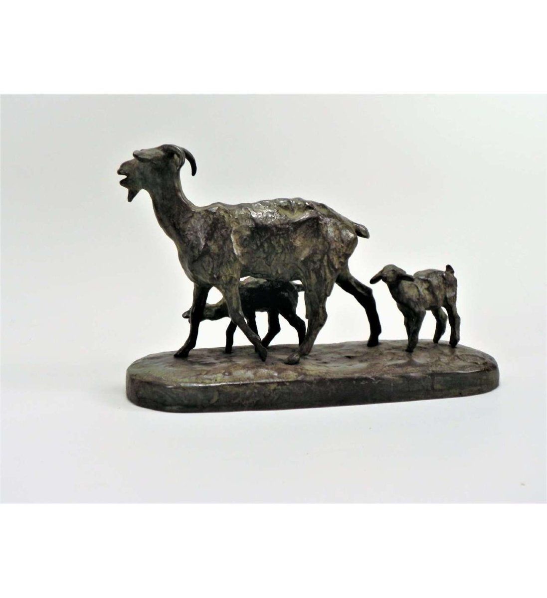 Bronze Goat Statue With Her Kids By Ary Bitter - (1883-1973)-photo-2