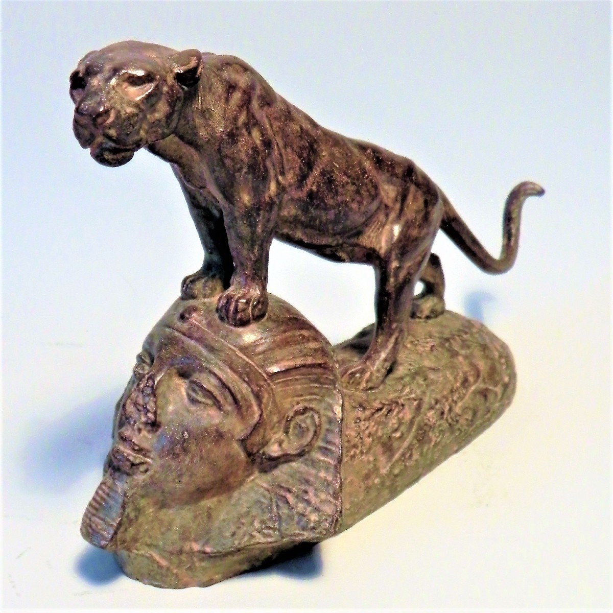 Lionne  sur sphinx par Clovis-Edmond Masson 