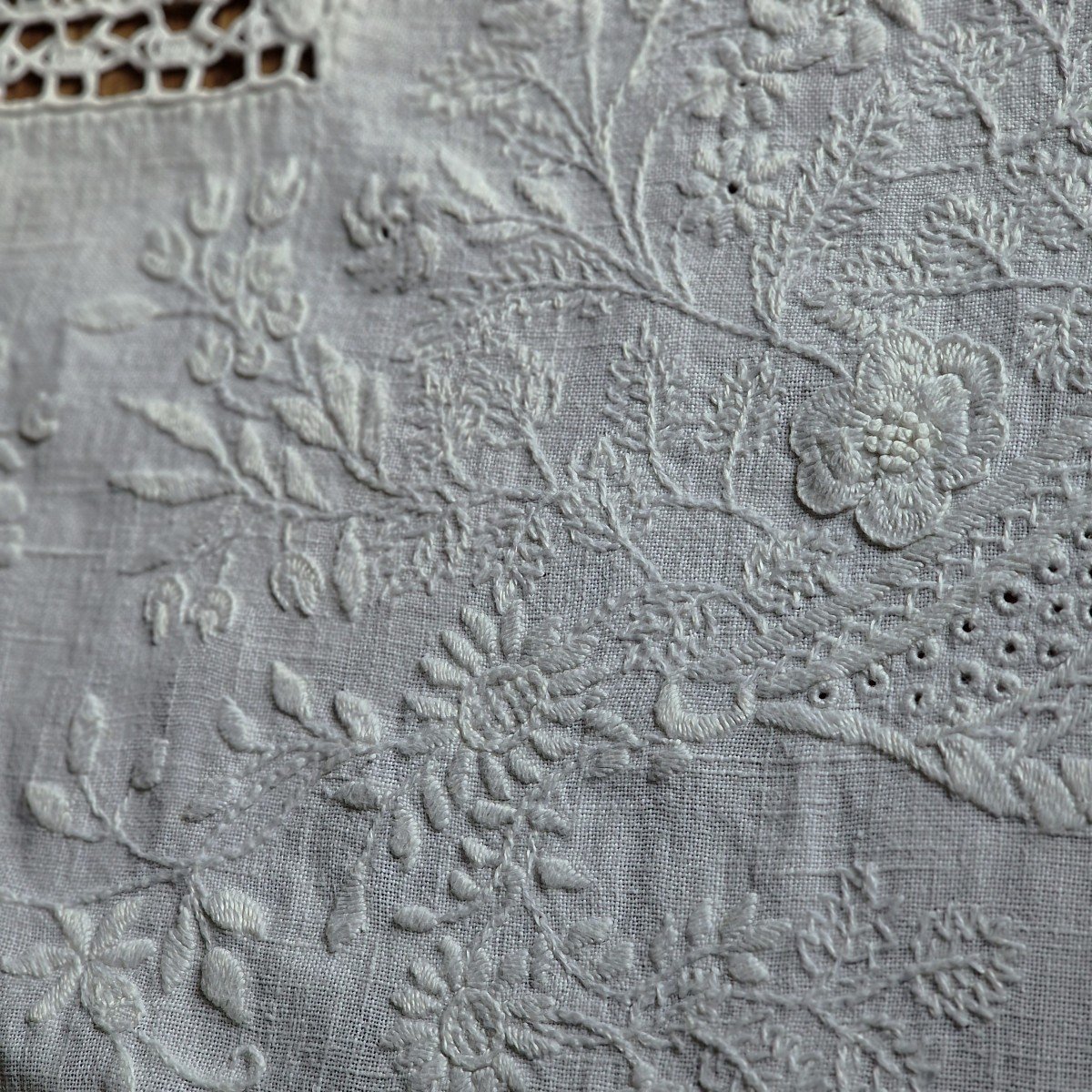 Napppe En Lin Irlandaise - Importantes Broderies Fleuries - Blanche-photo-2
