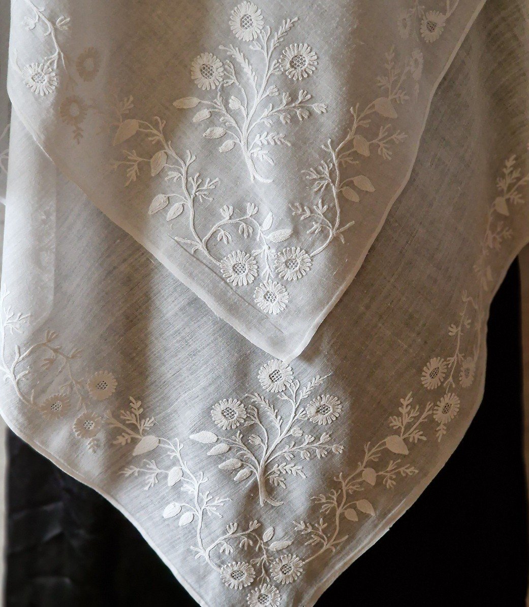 19th Century Norman Wedding Shawl In Flower Embroidered Muslin-photo-2