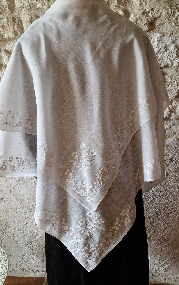 19th Century Norman Wedding Shawl In Flower Embroidered Muslin-photo-3