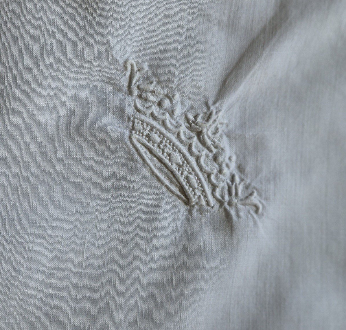 Two Pillowcases With Fleur De Lys, And Rectangular Marquis Crown-photo-4