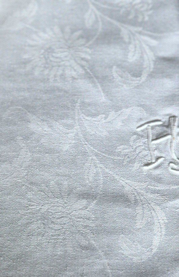 Chateau Reception (banquet) Tablecloth - 9.00 Meters Length - White Damask-photo-4