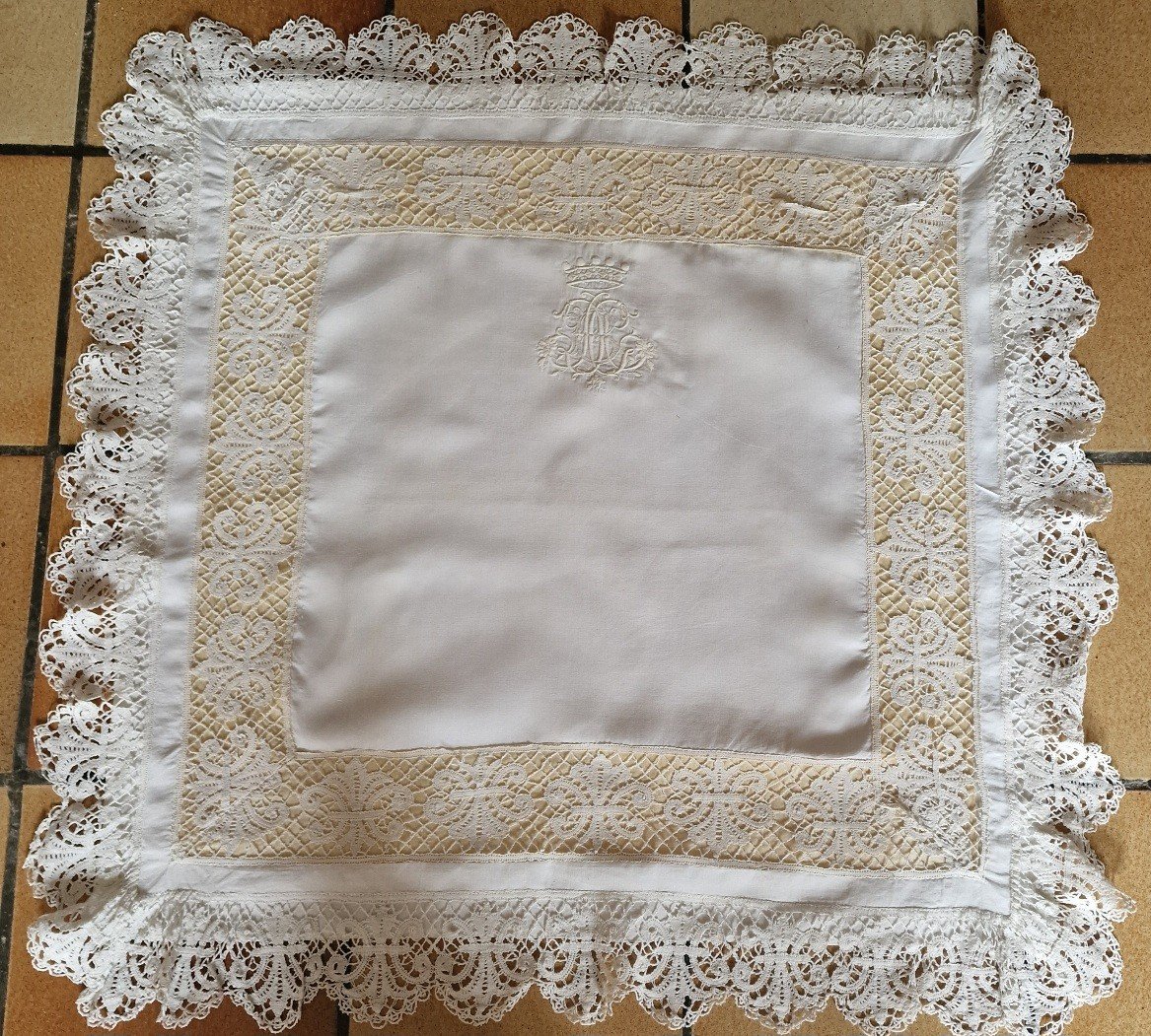 Decorative Pillowcase - Lace, Silk And Embroidery Under Crown 19th Century-photo-3