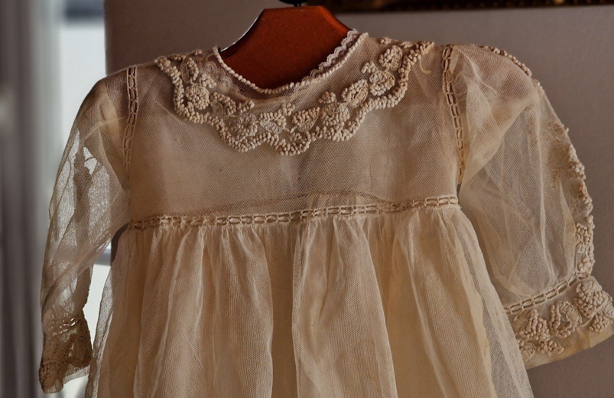 Robe De Bapteme Pour Bb - Tulle Rebrode Sur Le Buste, Les Manches Et Le Bas - XIXème-photo-2