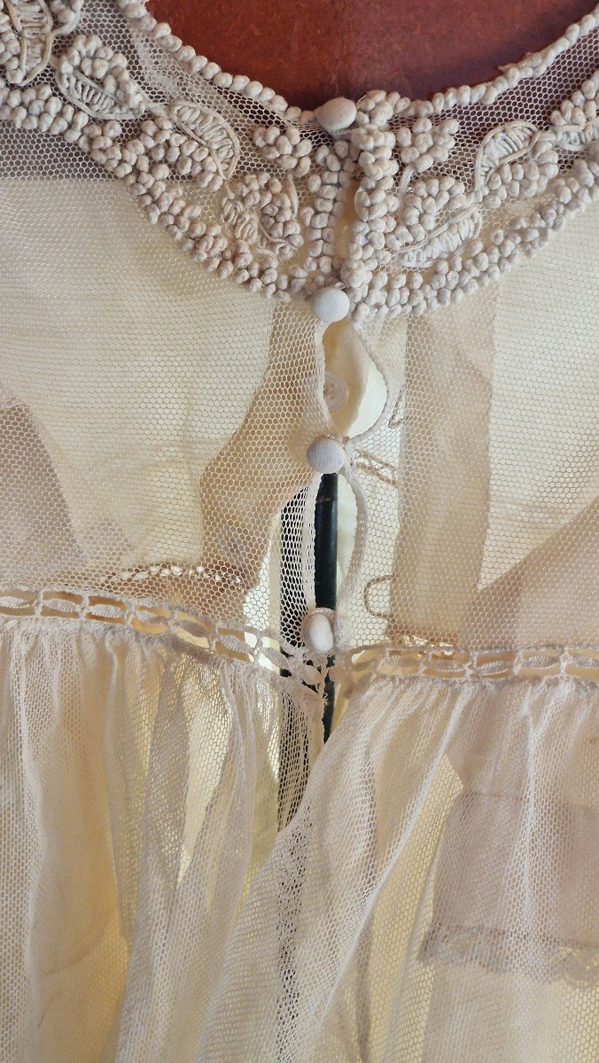 Robe De Bapteme Pour Bb - Tulle Rebrode Sur Le Buste, Les Manches Et Le Bas - XIXème-photo-4