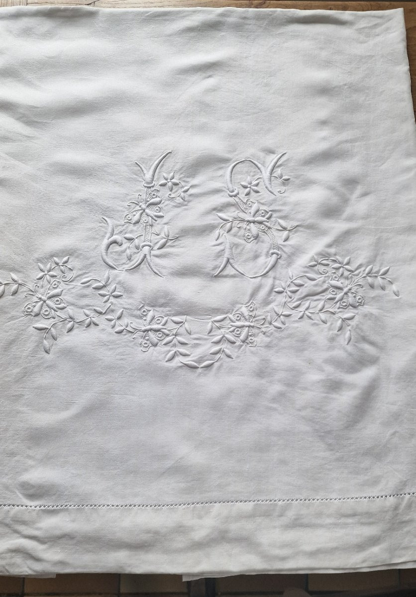 Drap Brode Avec Grand Monogramme - Ornmentation Brode A La Main - Trousseau-photo-3