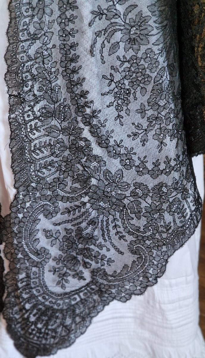 Chantilly Lace Shawl - 19th Century - Large Dimensions-photo-3