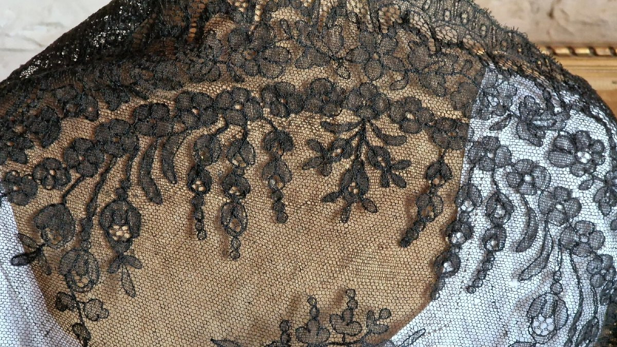 Chantilly Lace Shawl - 19th Century - Large Dimensions-photo-1