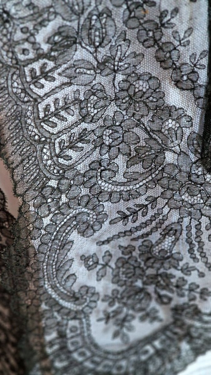 Chantilly Lace Shawl - 19th Century - Large Dimensions-photo-2
