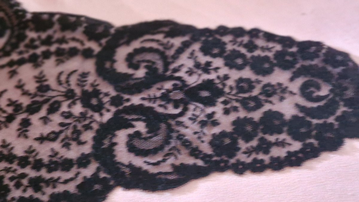 Shawl-shaped Fanchon - Good Dimensions - Normandy Lace - Black 19th Century-photo-3