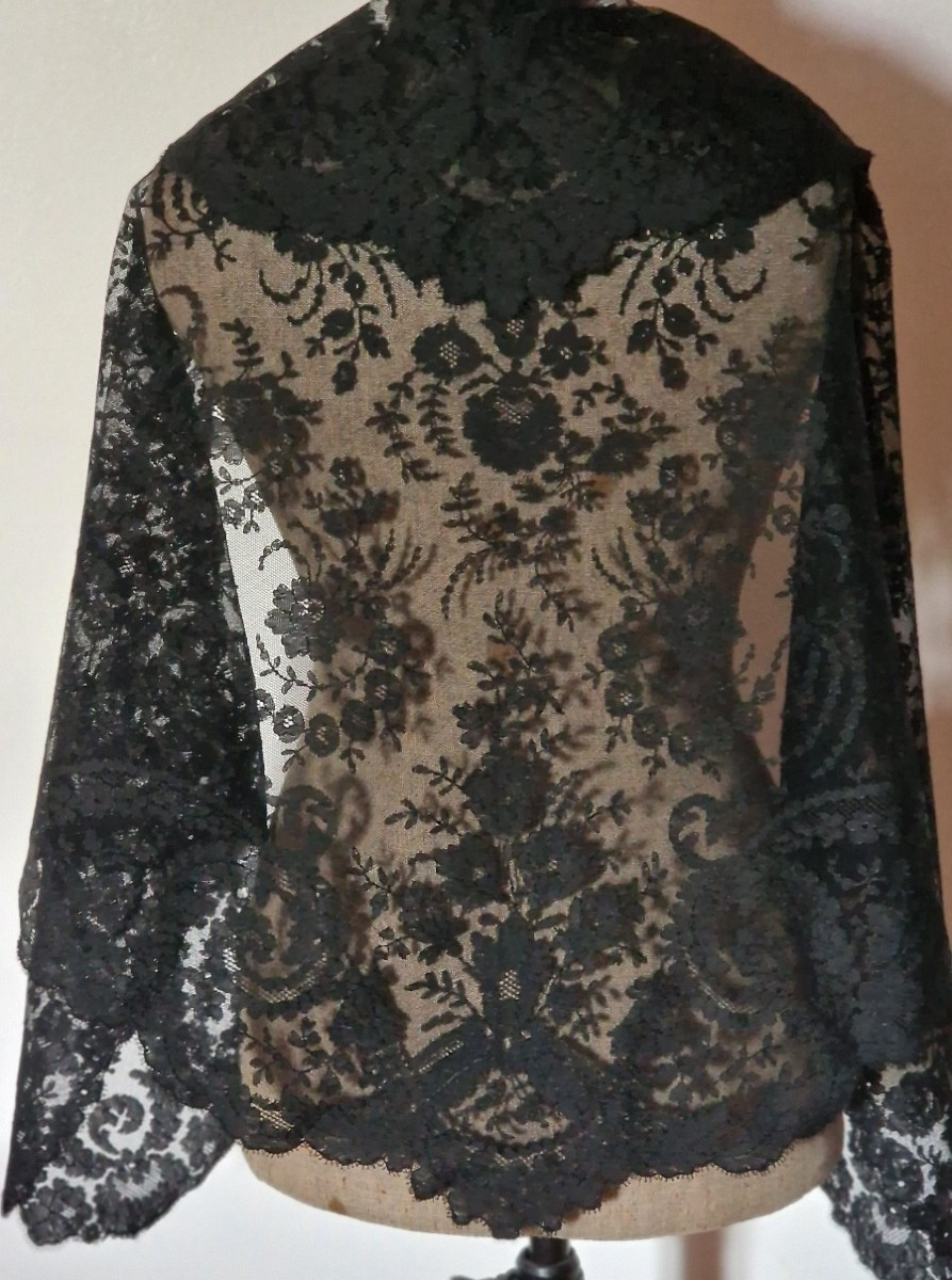 Shawl-shaped Fanchon - Good Dimensions - Normandy Lace - Black 19th Century