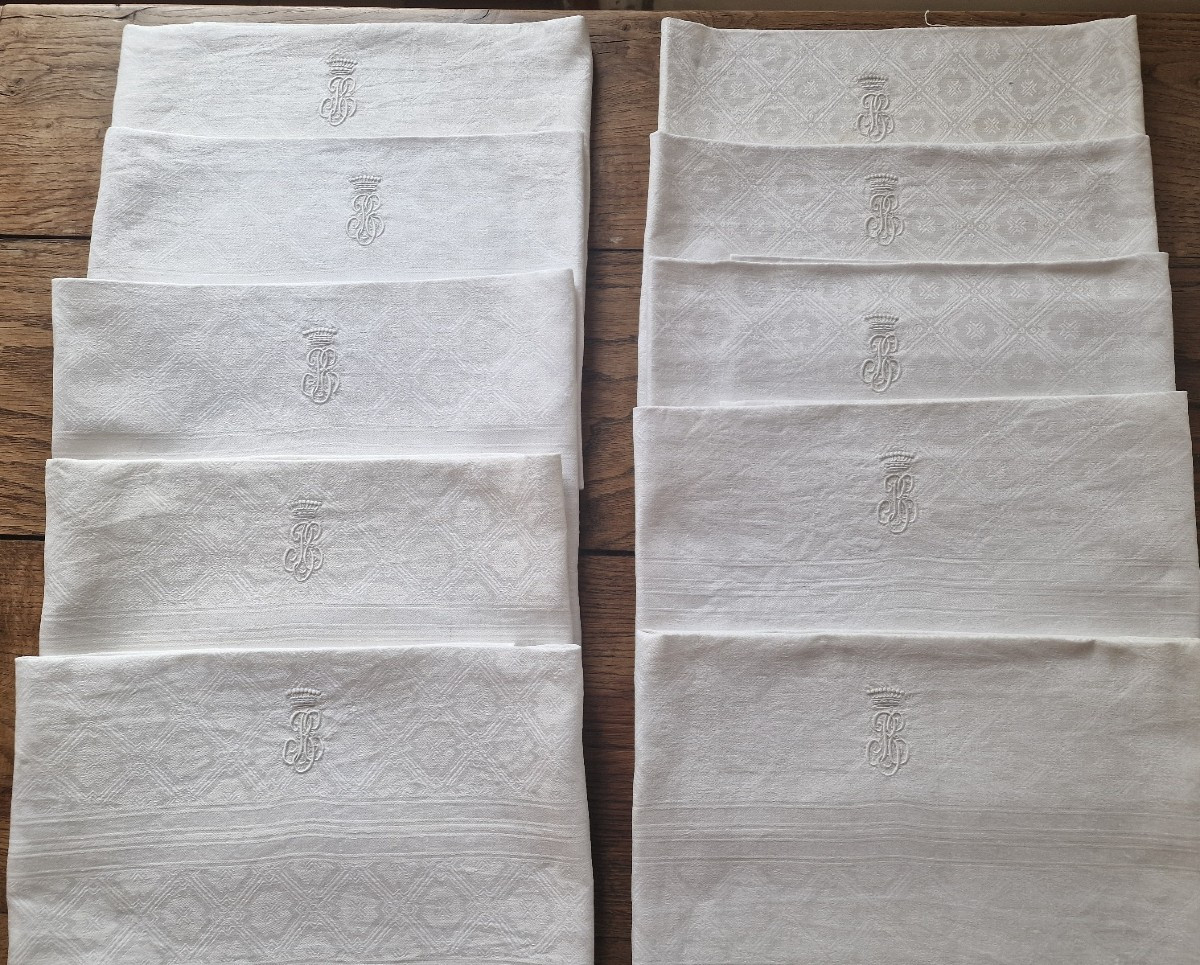 Set Of 10 Table Napkins - Monogram "be" - County Crown (no. 1)