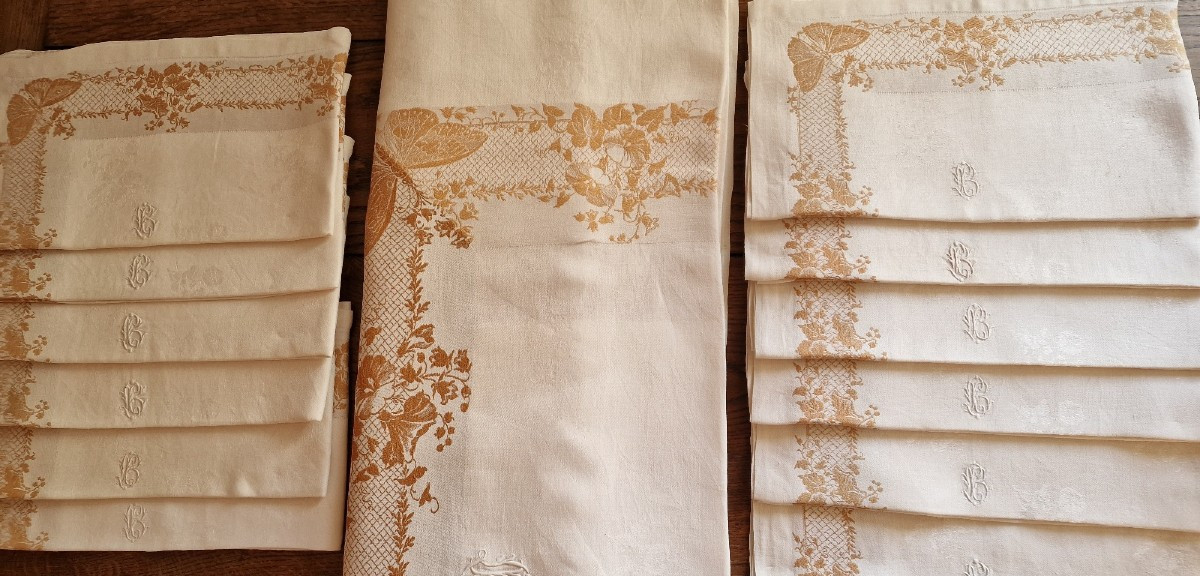 SERVICE DE TABLE "AU X PAPILLONS"- NAPPE + 12 SERVIETTES ASSORTIES - BI COLOR - XIXème