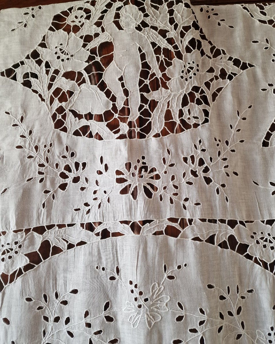 PANNEAU DE RIDEAU EN LINON - ENTIEREMENT BRODE - BLANC - MOTIFS ANGES ET FLEURS-photo-2