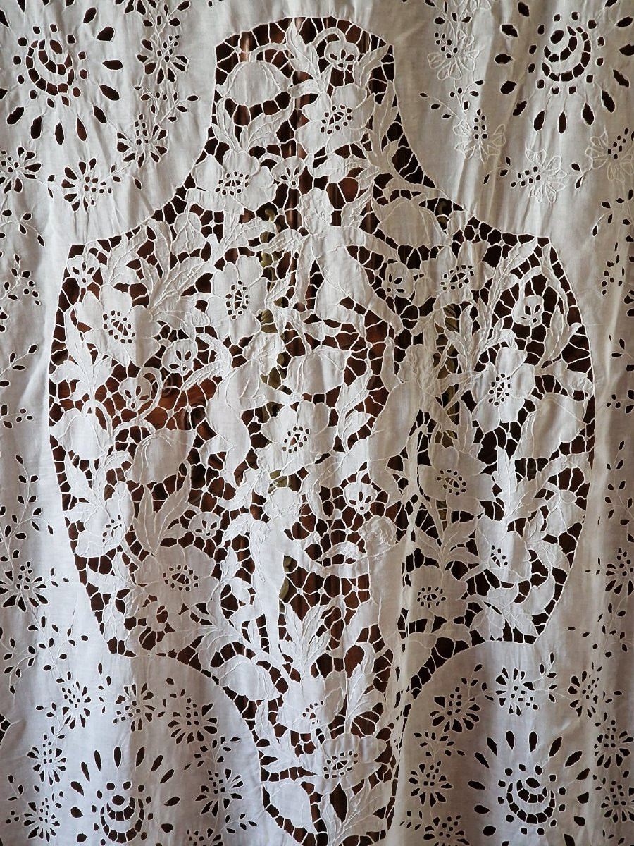 PANNEAU DE RIDEAU EN LINON - ENTIEREMENT BRODE - BLANC - MOTIFS ANGES ET FLEURS-photo-4