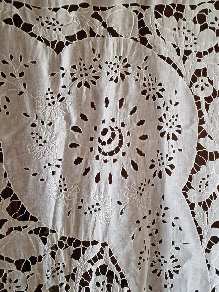 PANNEAU DE RIDEAU EN LINON - ENTIEREMENT BRODE - BLANC - MOTIFS ANGES ET FLEURS-photo-2