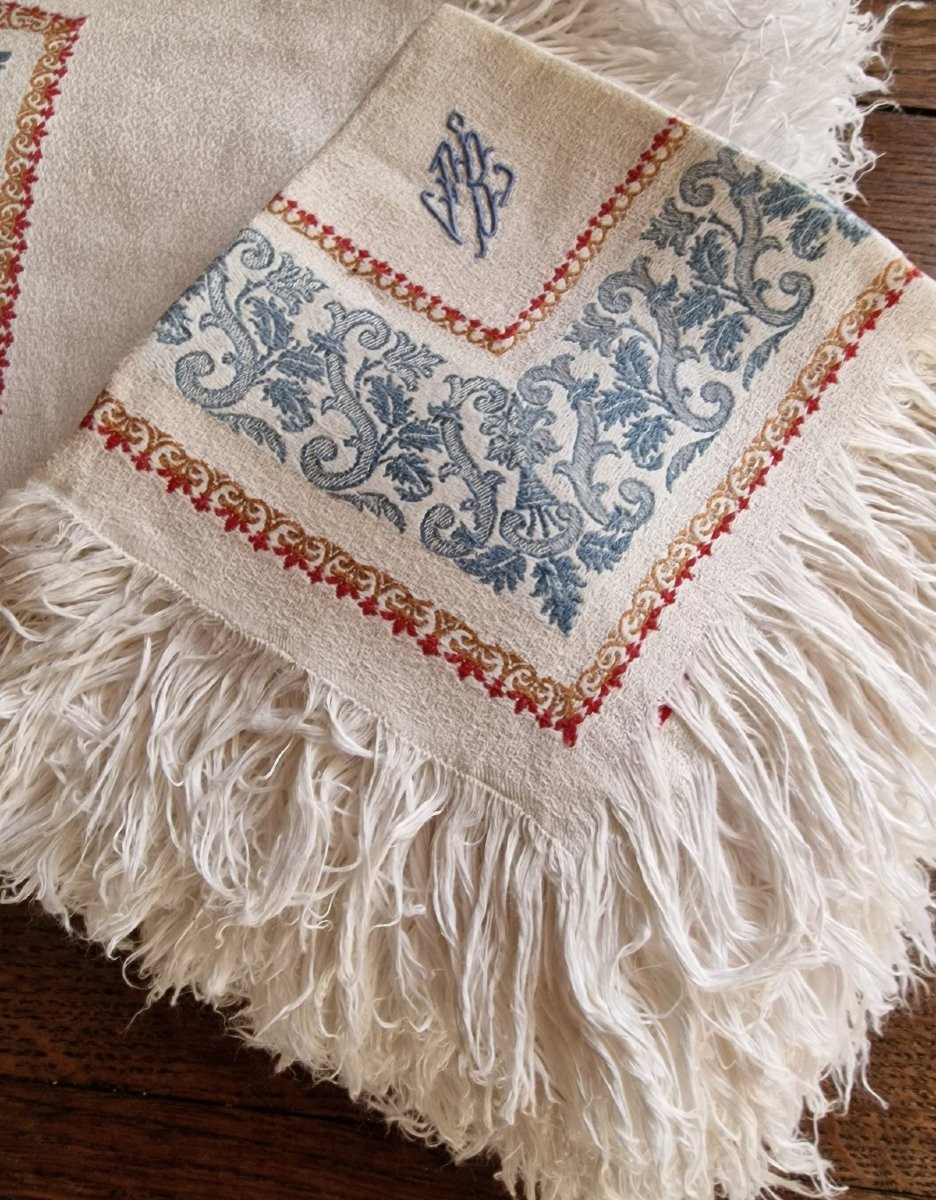 SERVICE DE TABLE TROIS COULEURS SUR FOND BLANC - MONOGRAMME MG - 1930-photo-2