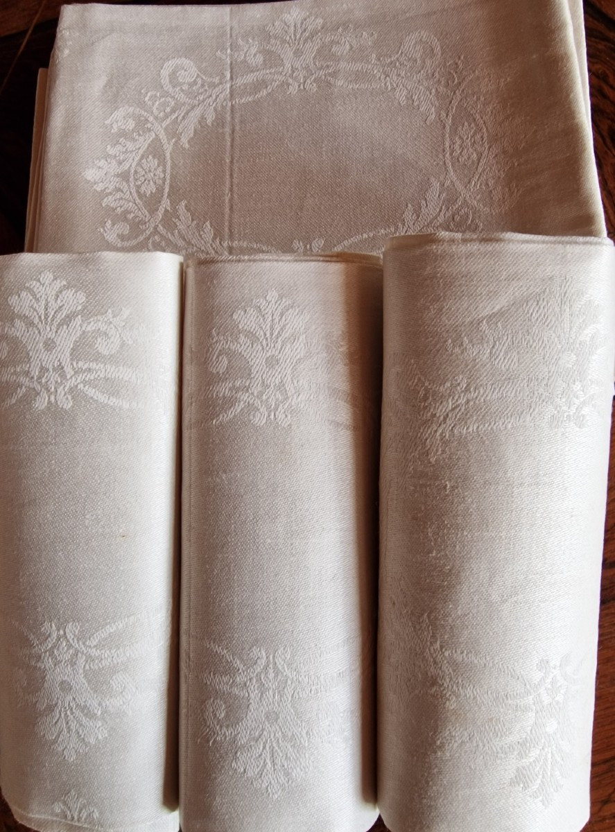 ENSEMBLE DE DOUZE SERVIETTES DE TABLE - COULEUR ECRUE - FIN XIXème