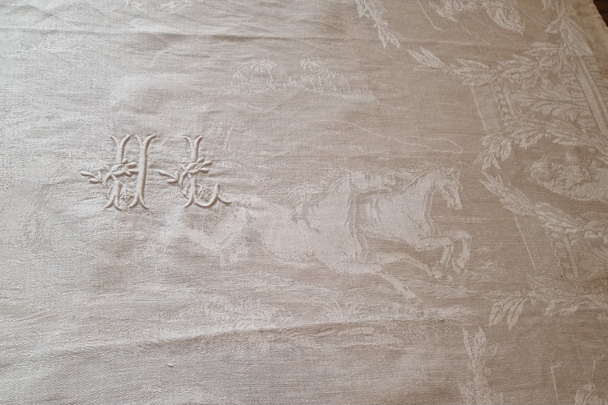 "SERIE DE SIX SERVIETTES DE TABLE - LIN PROBABLEMENT COURTRAI - MOTIFS EQUIDES"-photo-3