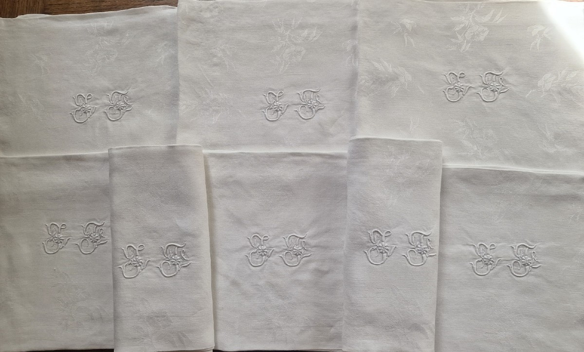 SERIE DE HUIT SERVIETTES DE TABLE - LIN   - MONOGRAMME JF - XIXème
