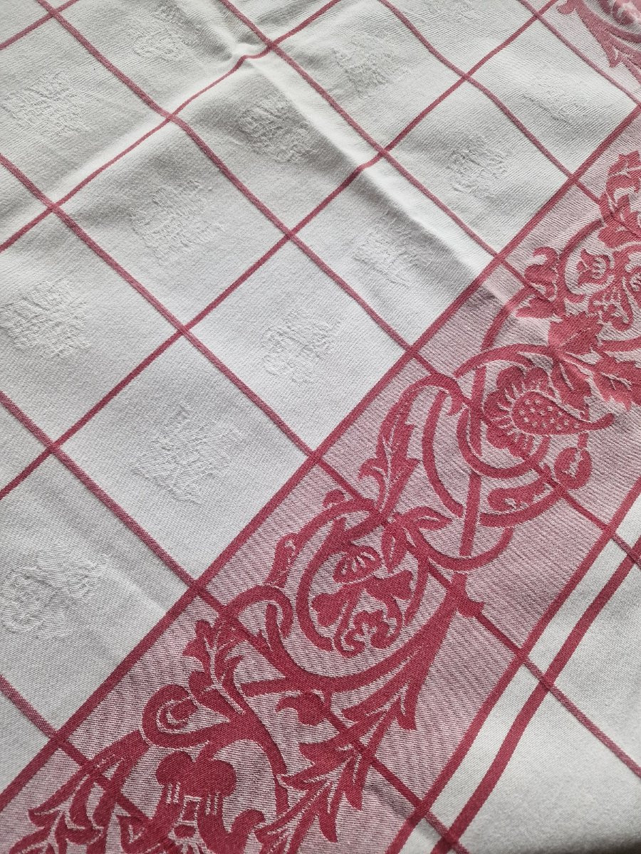 NAPPE DAMASSEE CARREE  - XXème -ROUGE ET BLANCHE-photo-3