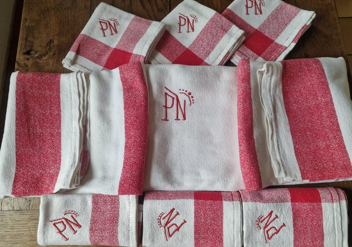 SERVICE DE TABLE BLANC AVEC LITEAUX ROUGES - MONOGRAMME ROUGE - XXème SIECLE-photo-4