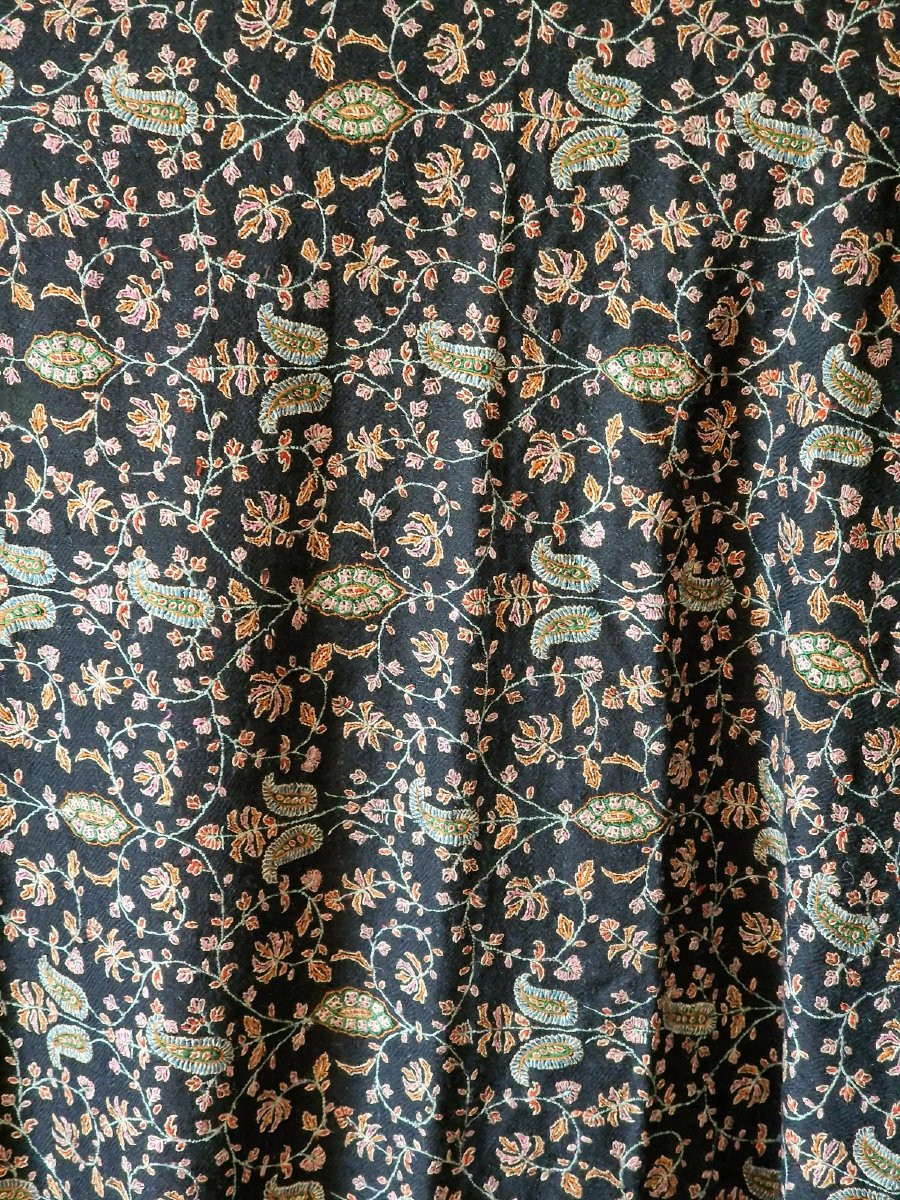 Scarf/stole Embroidered Over The Entire Surface - On Fine Chashmer-type Wool - -photo-2