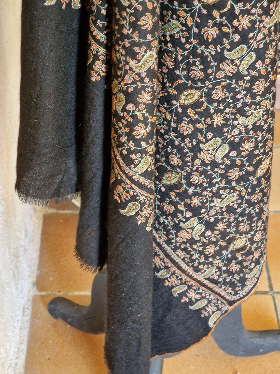 Scarf/stole Embroidered Over The Entire Surface - On Fine Chashmer-type Wool - -photo-3