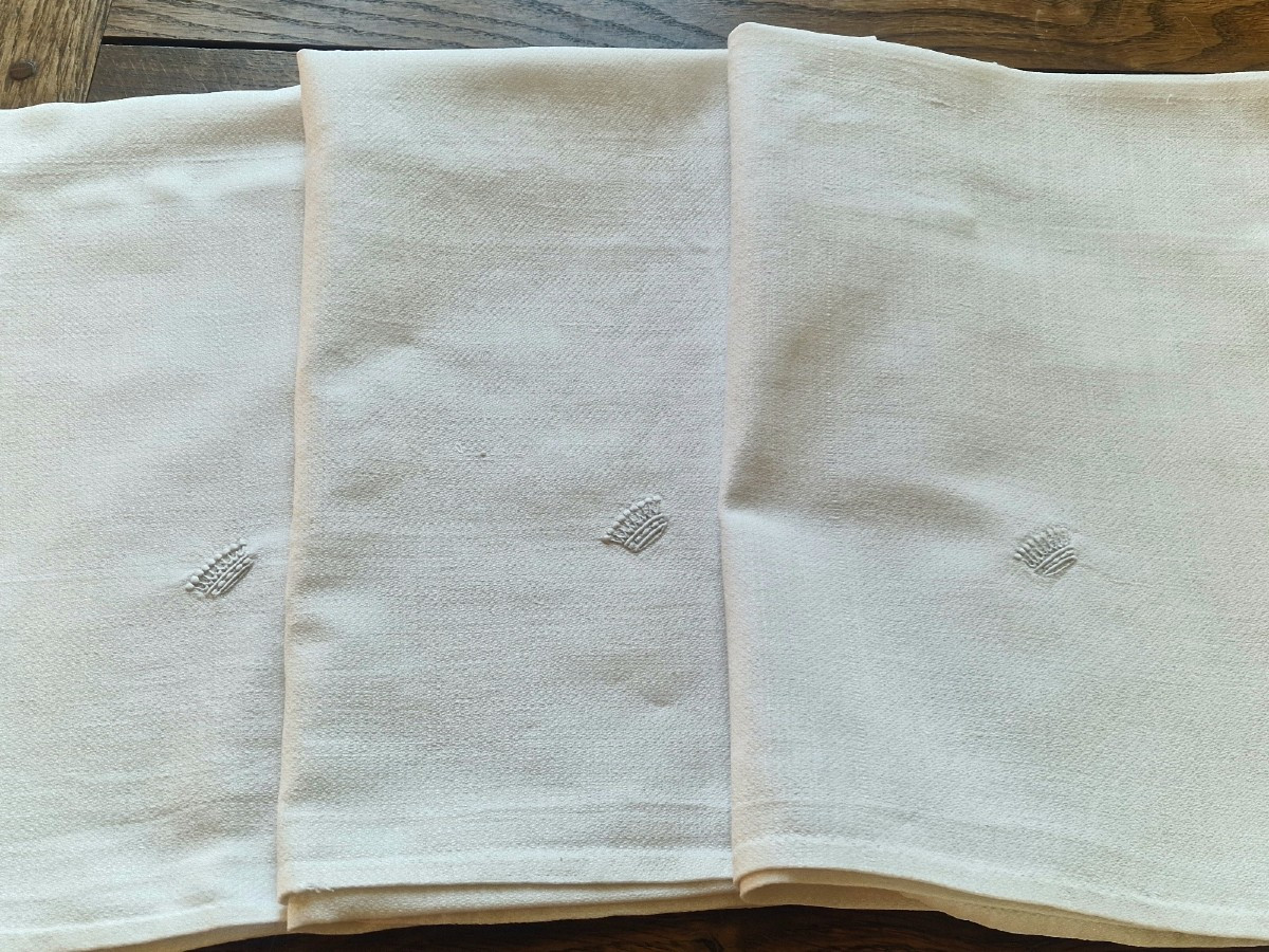 Set Of Three Tea Towels/hand Towels With Count's Crown - Large Size