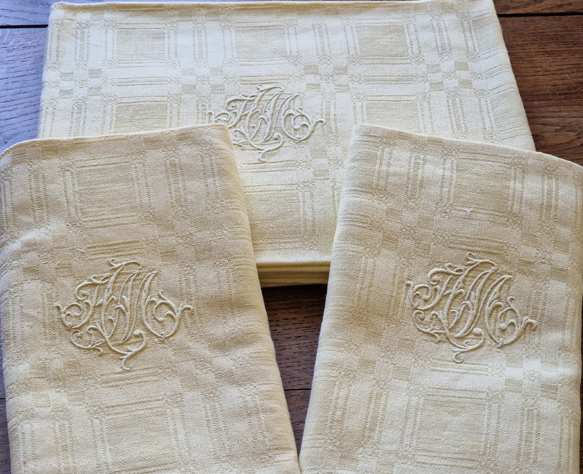 SIX SERVIETTES DE TABLE - JAUNE PALE - DAMASSE - MONOGRAMME "TCM"